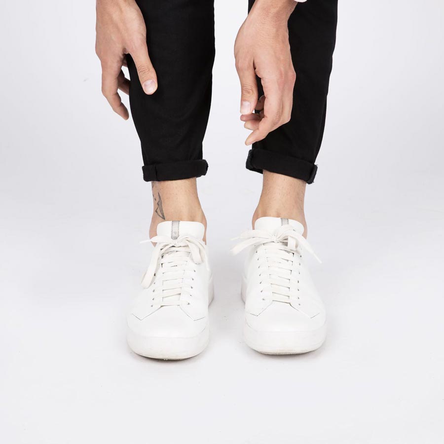 Boat Shoes in White Canvas